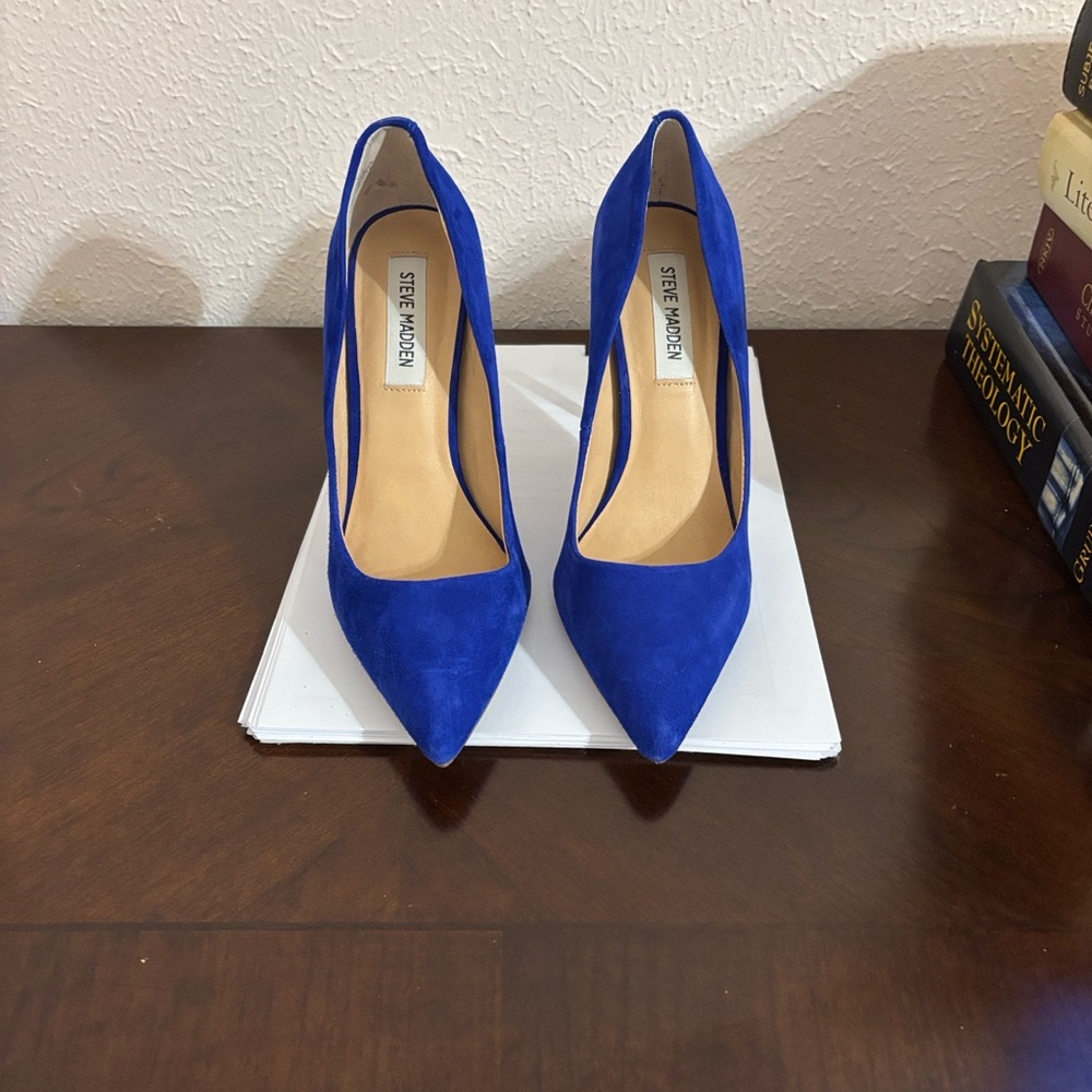 Steve Madden Elegant Blue Suede Pointed-Toe Stiletto Pumps - Picture 3 of 8